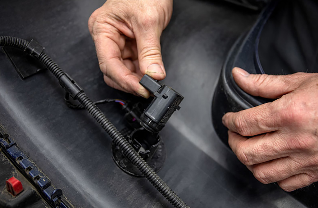 HELLA-Sensori-parcheggio-2