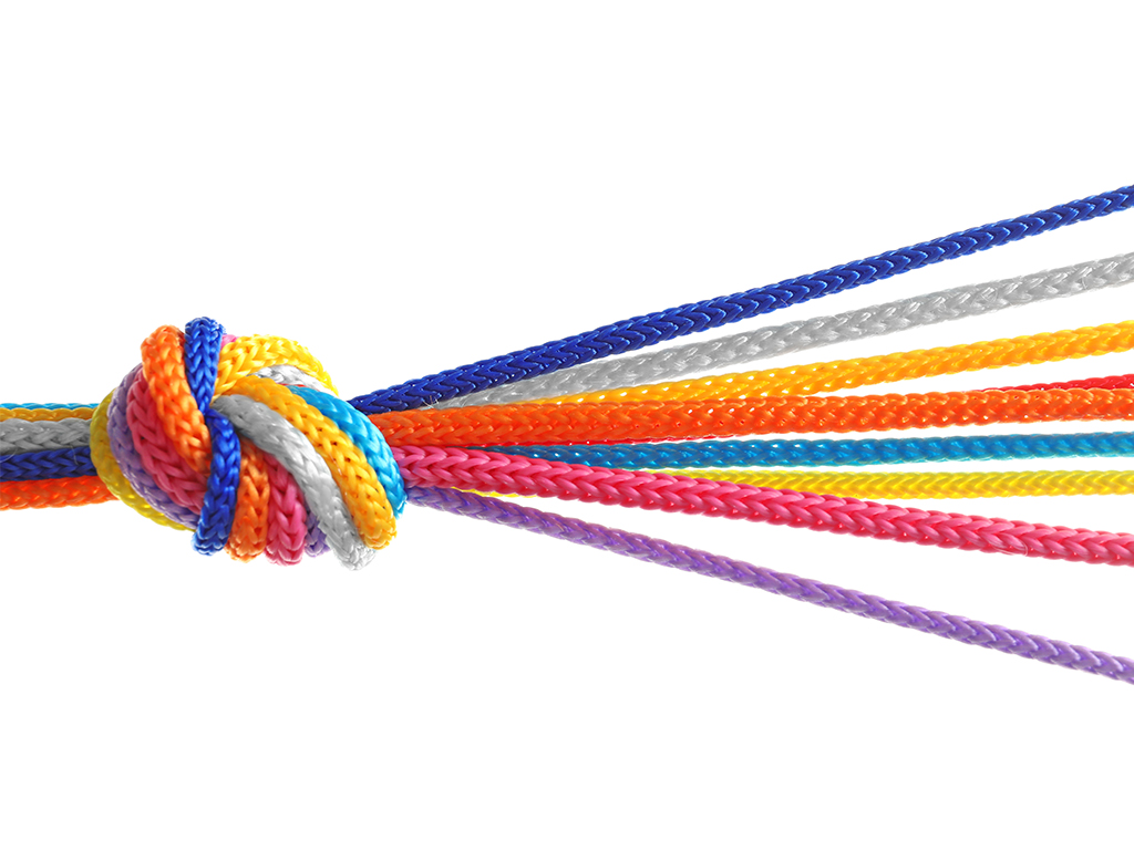 Colorful ropes tied together on white background. Unity concept Solide relazioni con i media