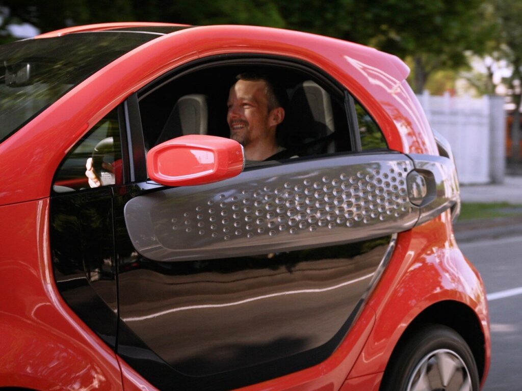 XEV_yoyo_stillframe4k_7 2