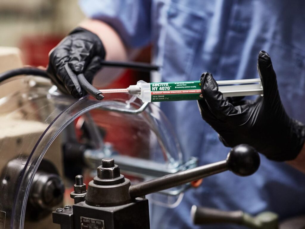 Loctite_HY 4070 in use
