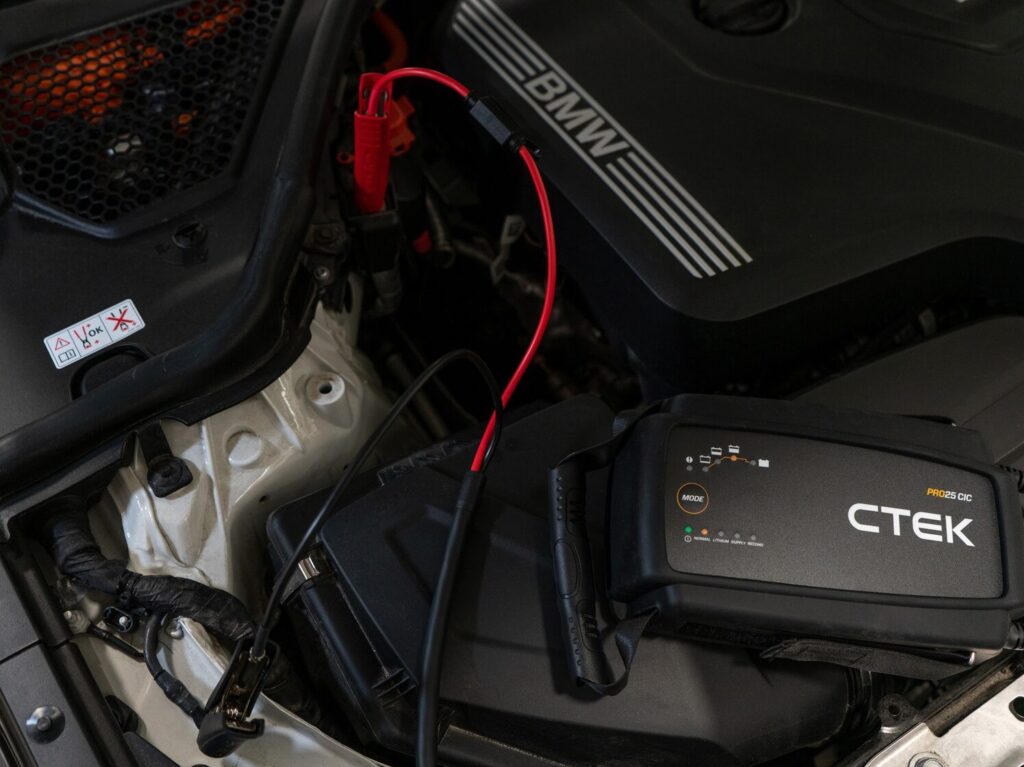 CTEK PRO25_CIC-inuse 03