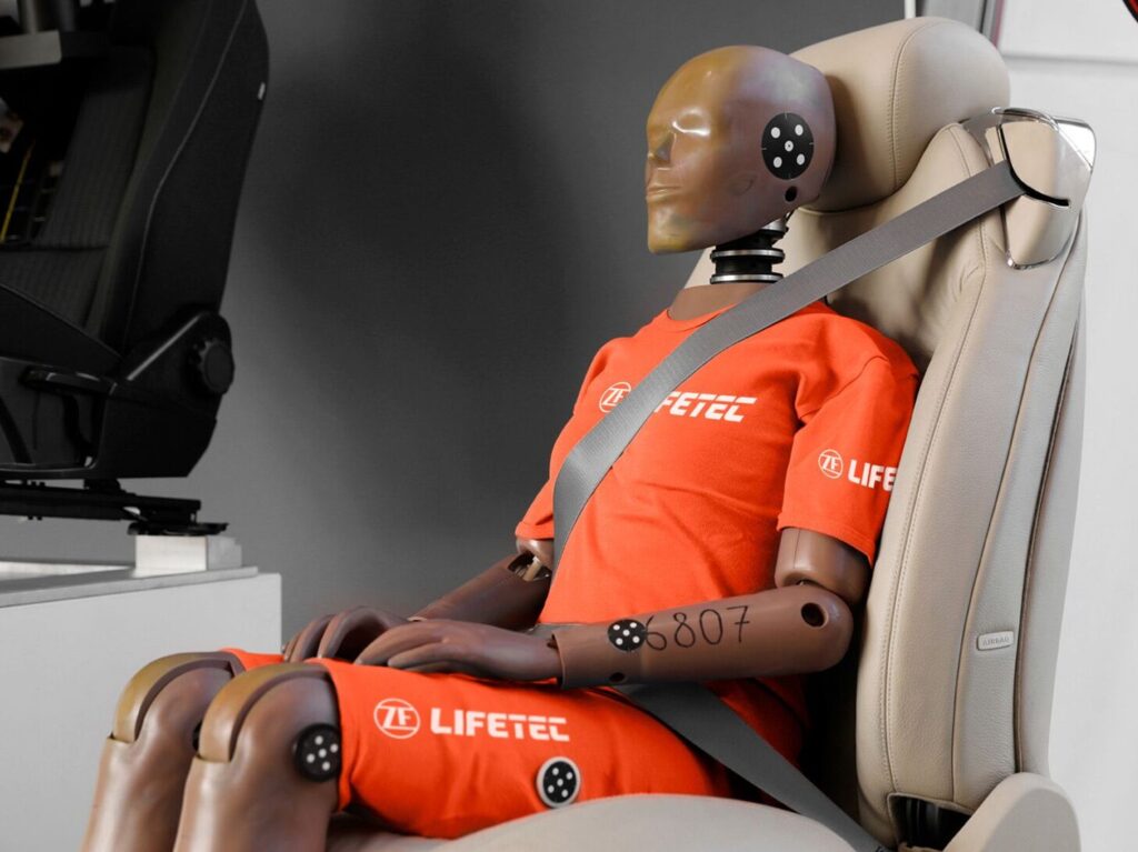 ZF LIFETEC ist die neue Marke des ausgegliederten ZF-Unternehmensbereichs Passive Sicherheitssysteme.
//
ZF LIFETEC is the new brand of the carved-out ZF Passive Safety Systems division.