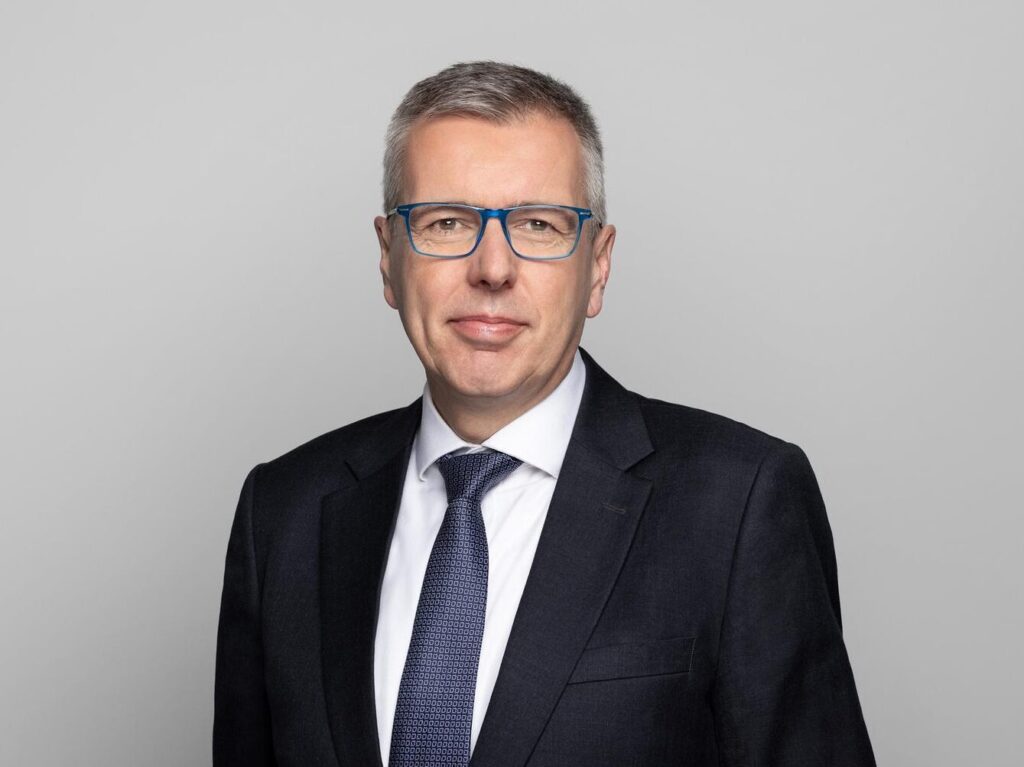 Dr. Holger Klein, Chief Executive Officer of the ZF Group; Responsible for: Sales, Research & Development, System House Autonomous Mobility Systems, Aftermarket // Dr. Holger Klein, Vorstandsvorsitzender der ZF Group; Ressorts Vertrieb, Forschung und Entwicklung, Systemhaus Autonome Mobilitätssysteme, Aftermarket