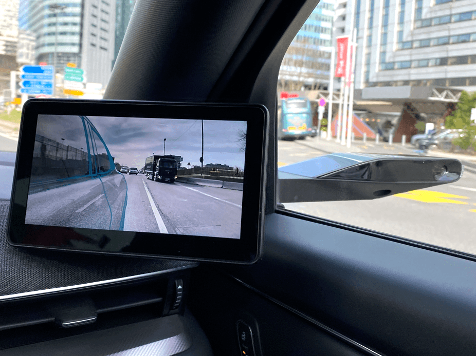 FORVIA_2024_Automotive_News_PACE_Pilot_eMirror_Safe_UX